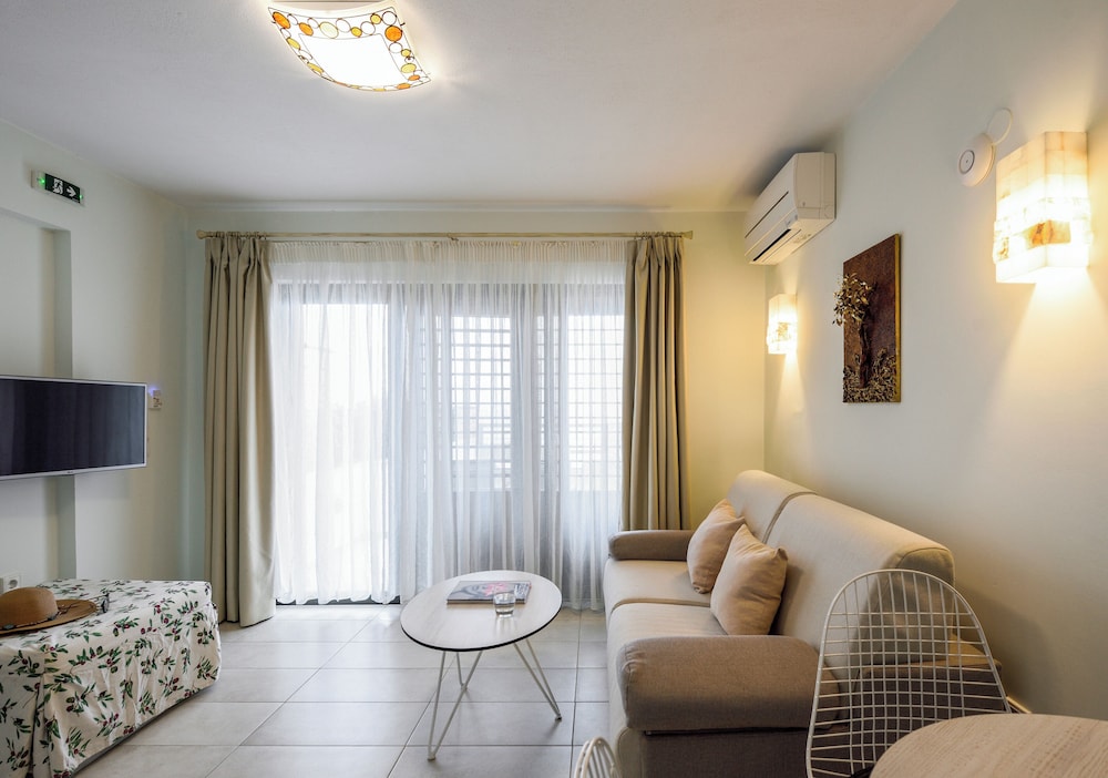 Elpiniki Luxury Apartments 40/66