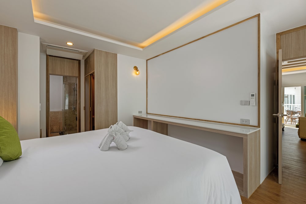 2 BEDROOMS, GRAND, CONNECTING, SUITE