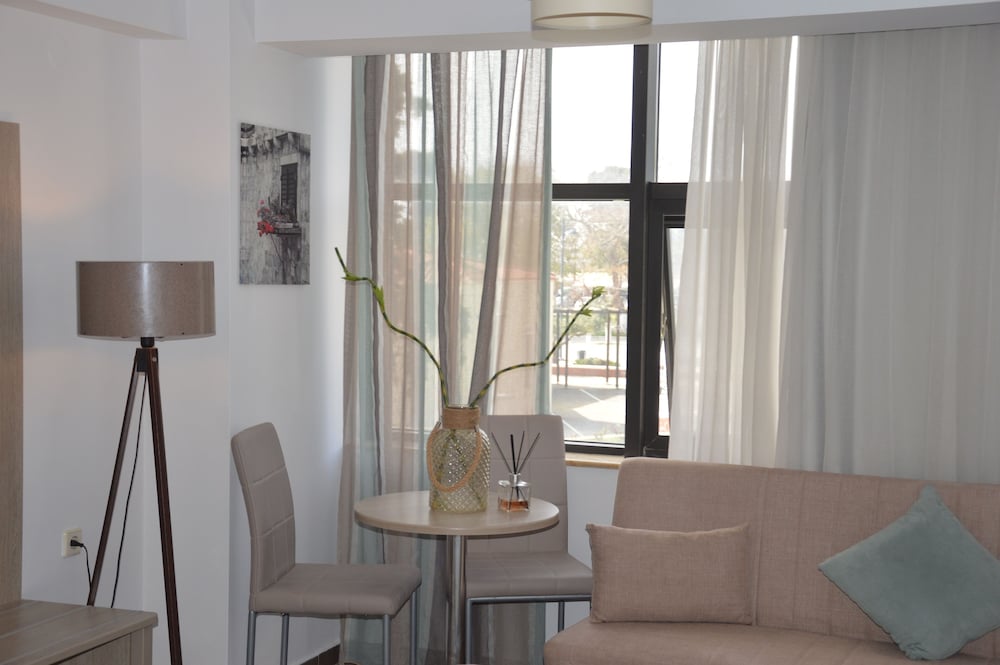 Aqua Mare Sea Side Rooms 27/50