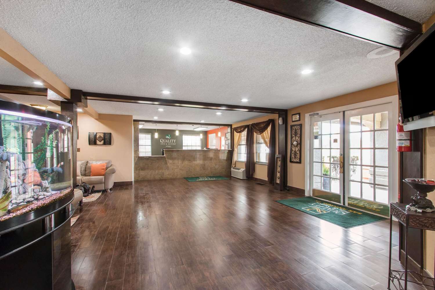 Quality Inn & Suites I-35 Near Frost Bank Center San Antonio, TX 10/33