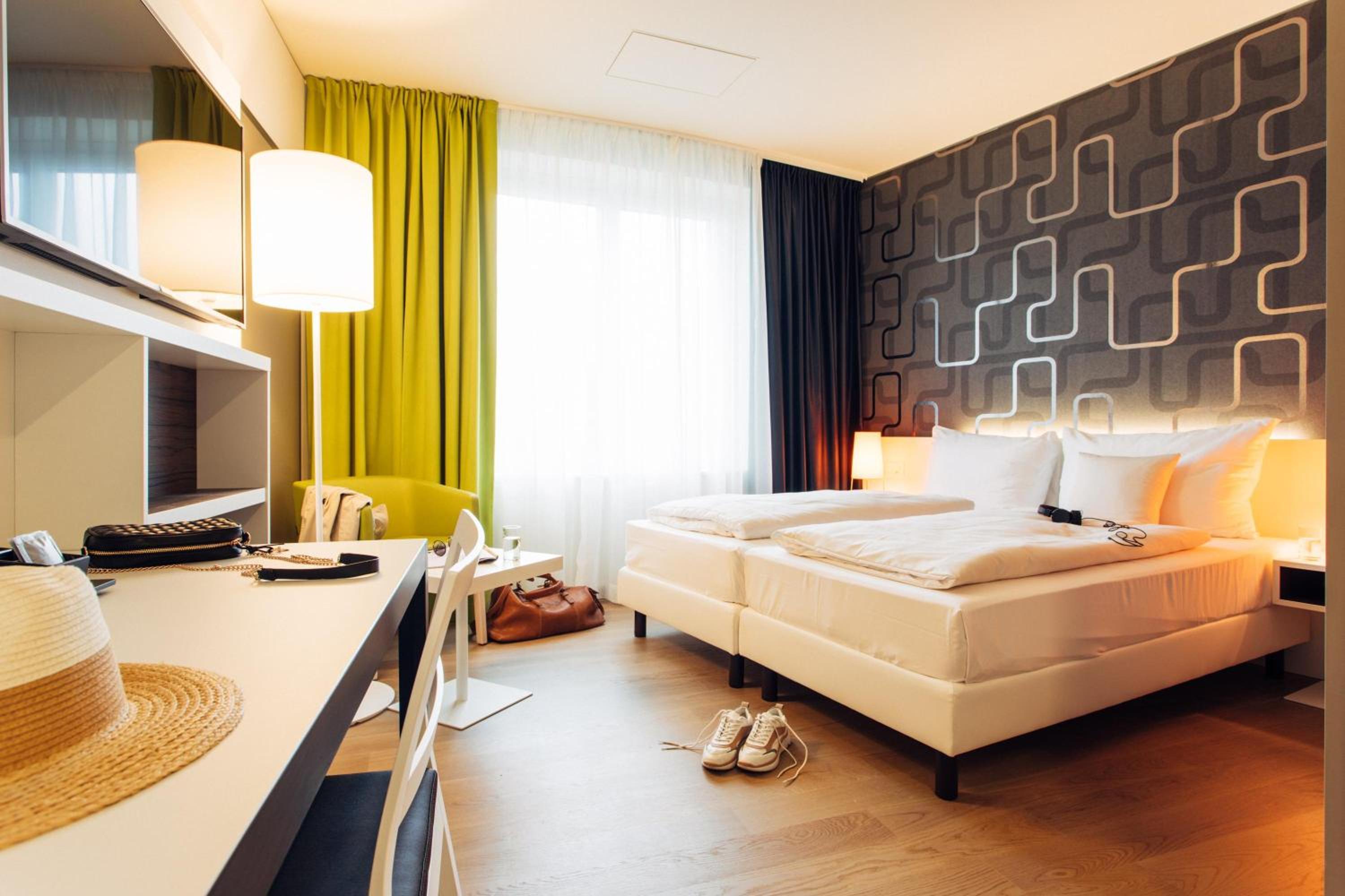 غرفة بسرير مزدوج أو سريرين منفصلين، Harry's Home Zurich Wallisellen 6/7