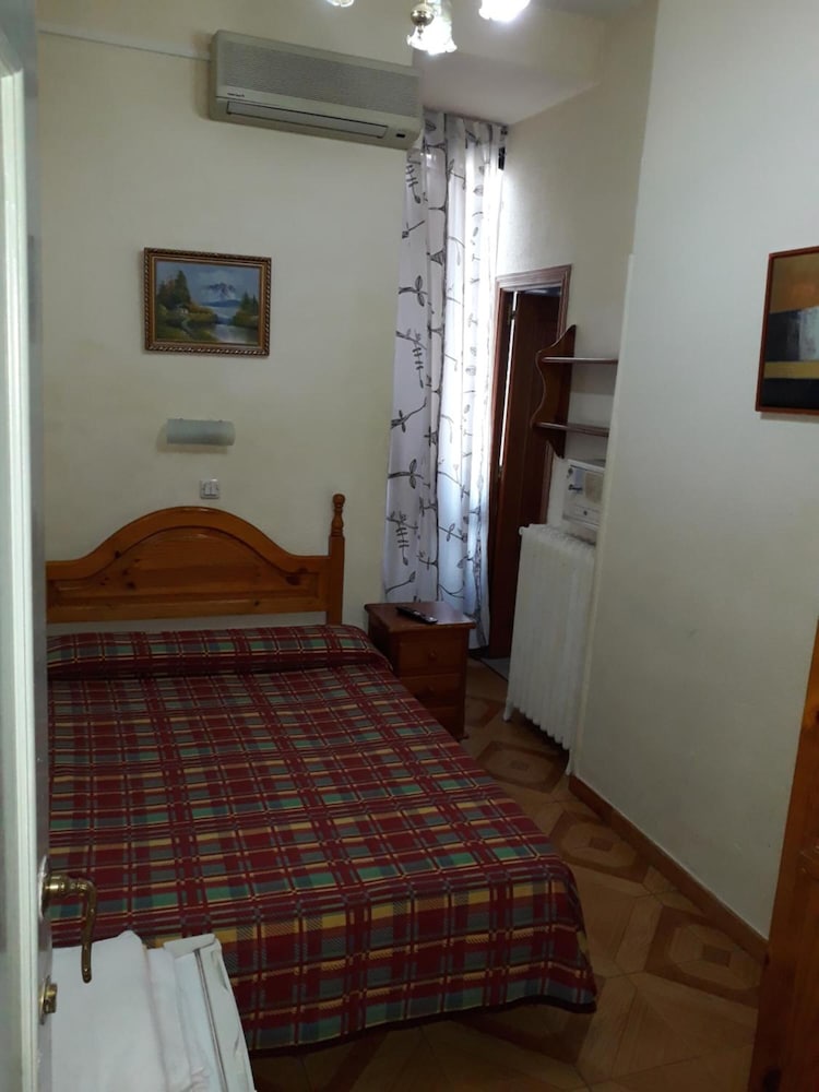 Hostal Fuentesol 5/28