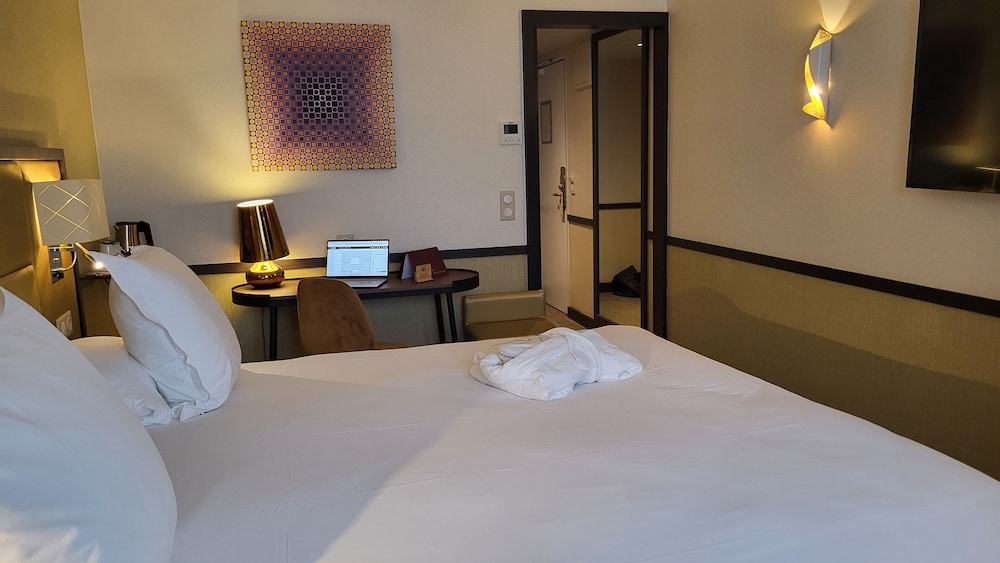 Paris Neuilly Hotel 30/64