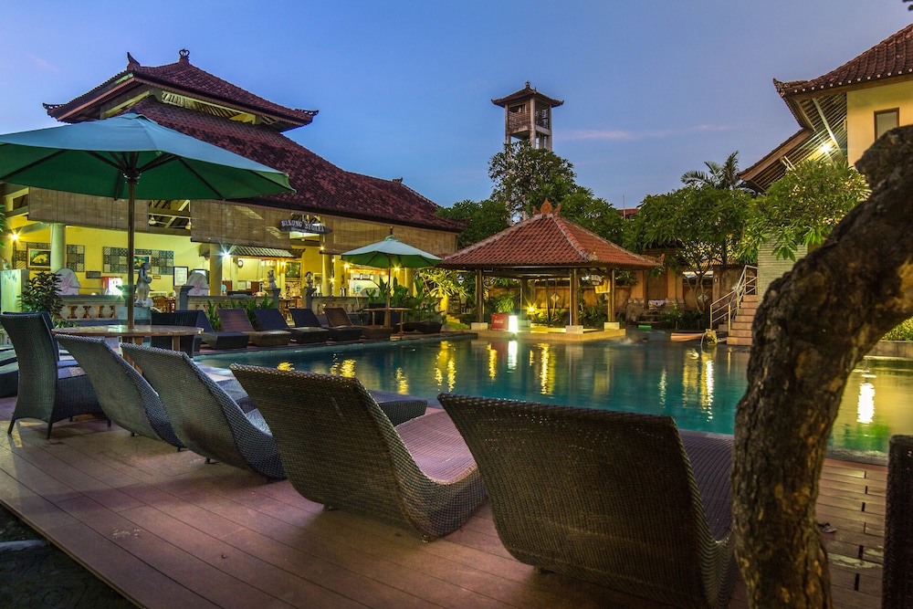 Bakungs Beach Hotel 37/38