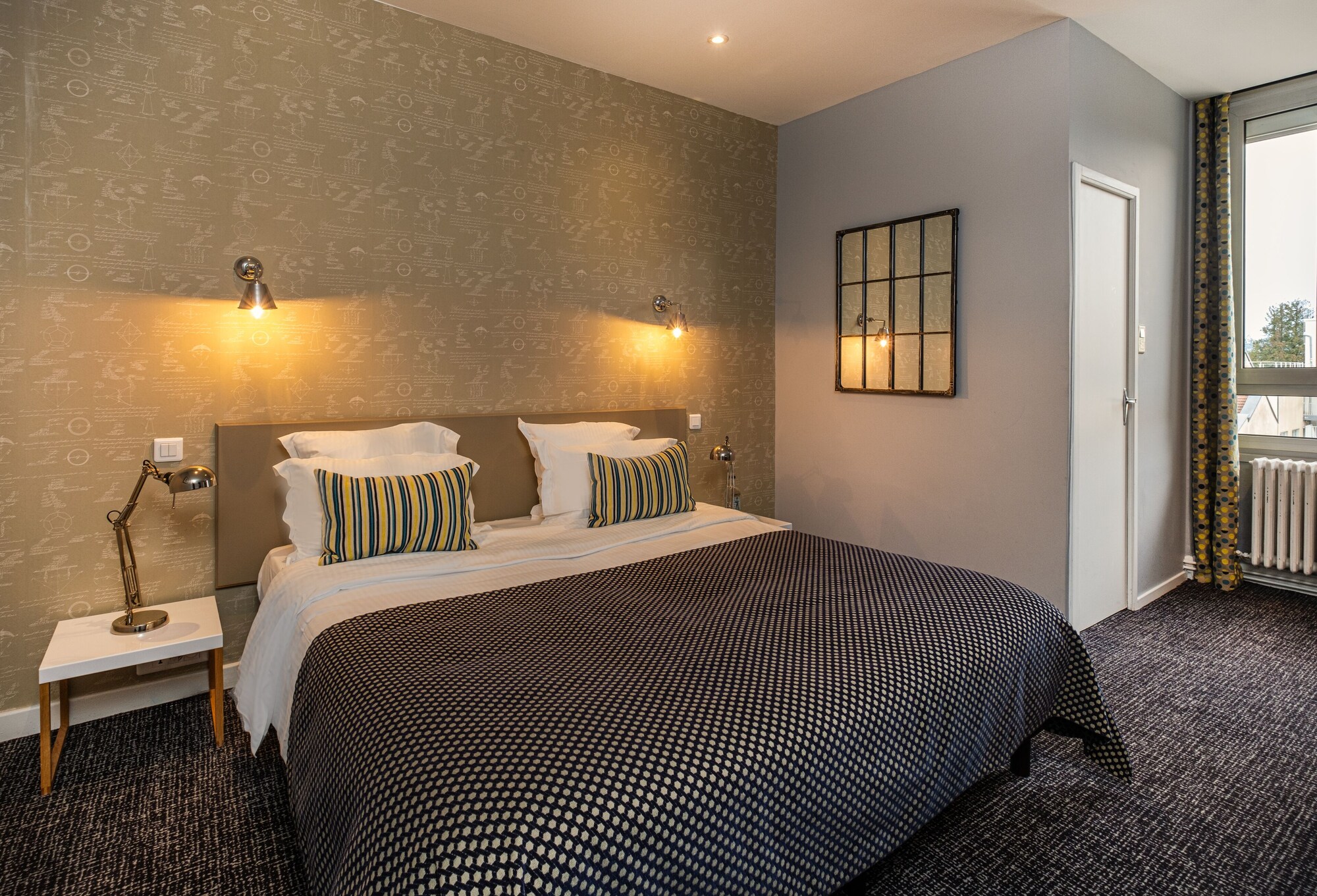 Superior, Queen Bed
