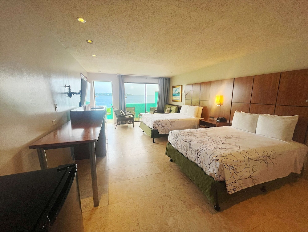 Lindbergh Bay Hotel And Villas 19/68