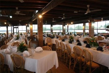 Marina Del Marchese Beach Resort 54/62