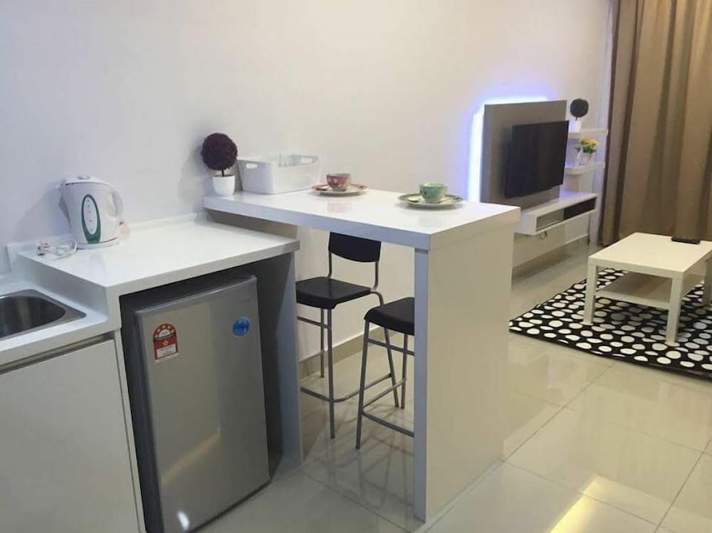 Dehouz – Trefoil Setia Alam Homestay 38/50