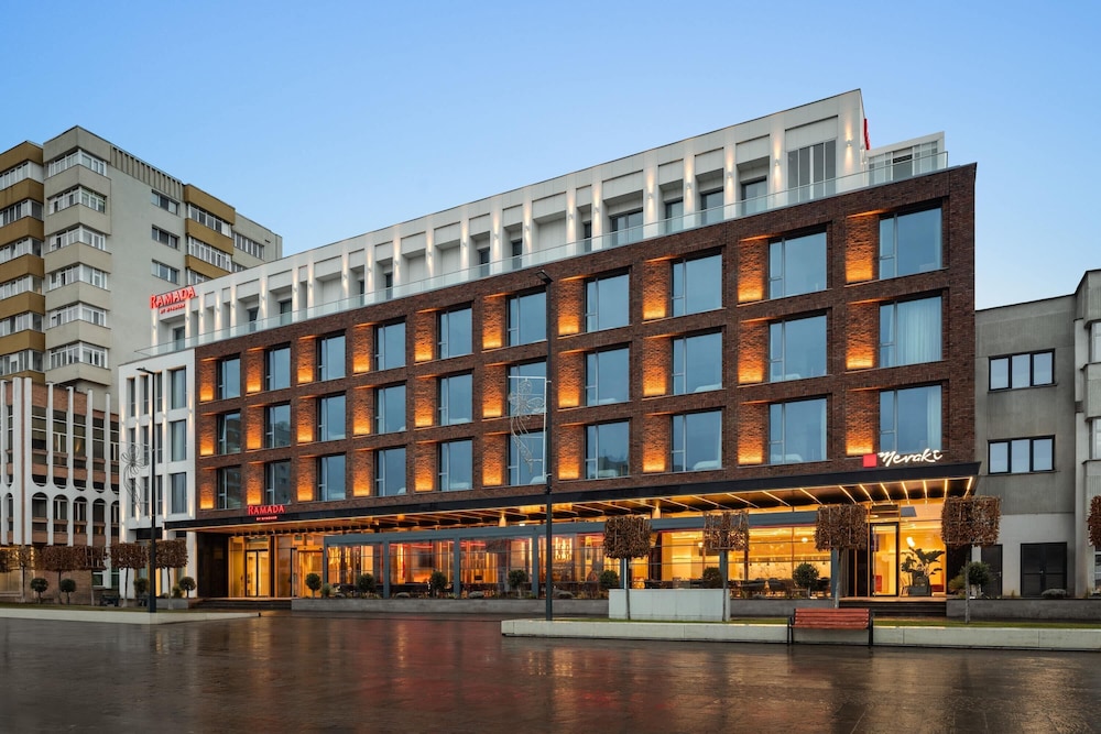 Ramada by Wyndham Zalau 2/57