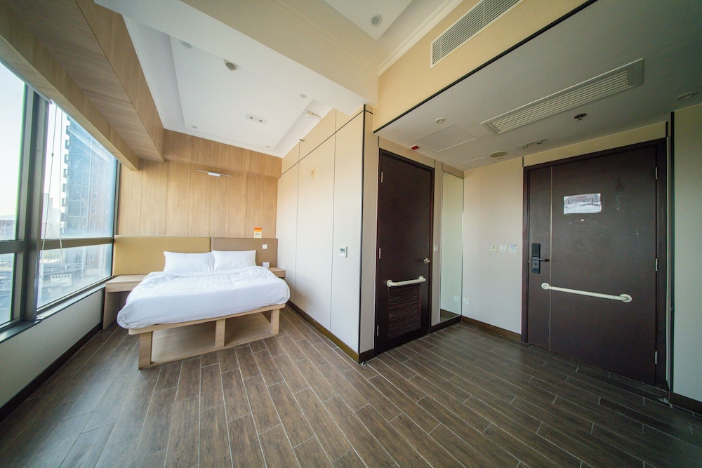 MIJ (Kai Tak) Hotel 35/64