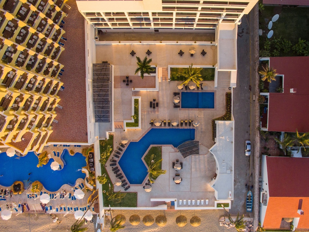 Ocean View Beach Hotel 50/51