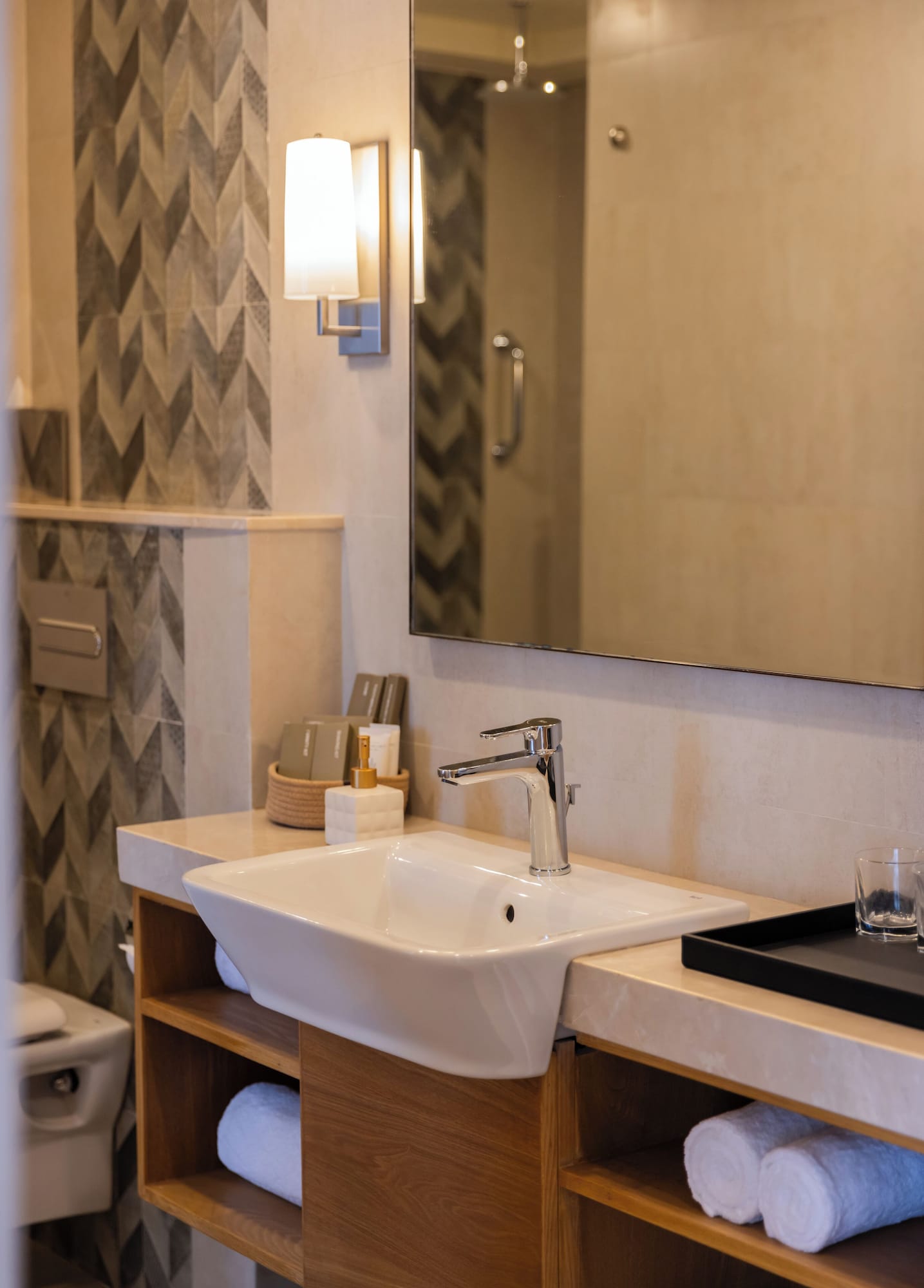 Astor, Suite, King Bed, City View