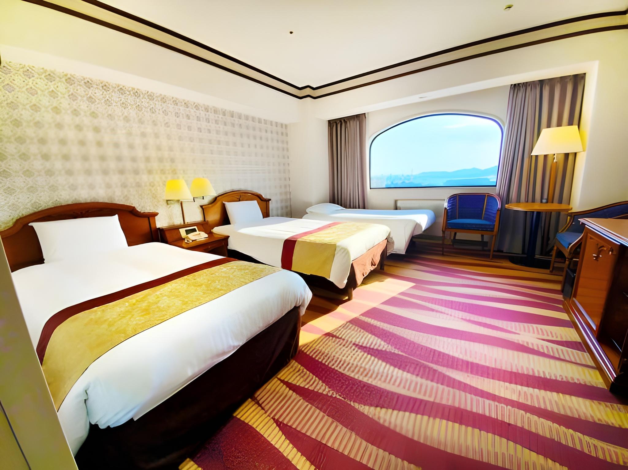 Room, Twin Beds, Ocean View, Bathtub