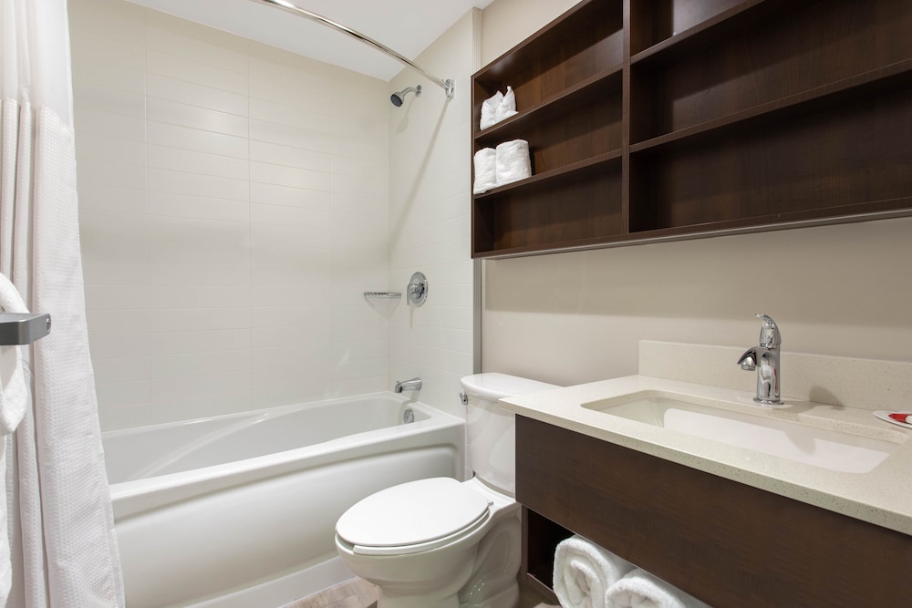 Microtel Inn and Suites by Wyndham Aurora 15/49