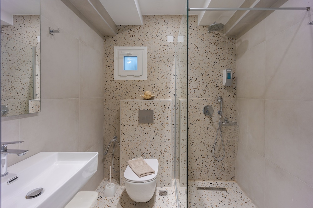 W Suites 68/70
