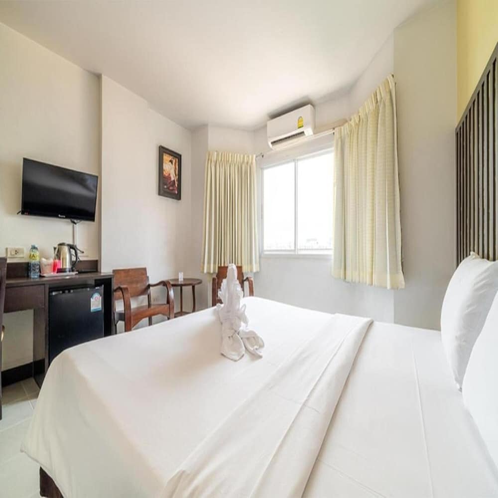 Sunday JA Plus Hotel 25/65