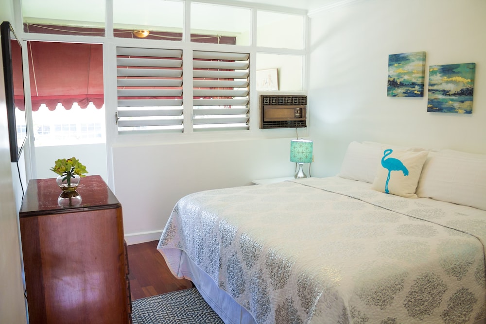 Kingston Luxury Condo Apartment 3/17