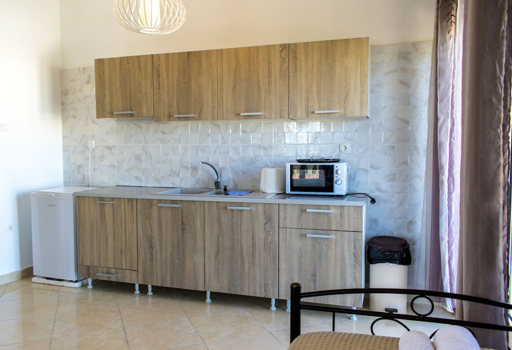 Nikolakakis Rooms Lavrio 7/65
