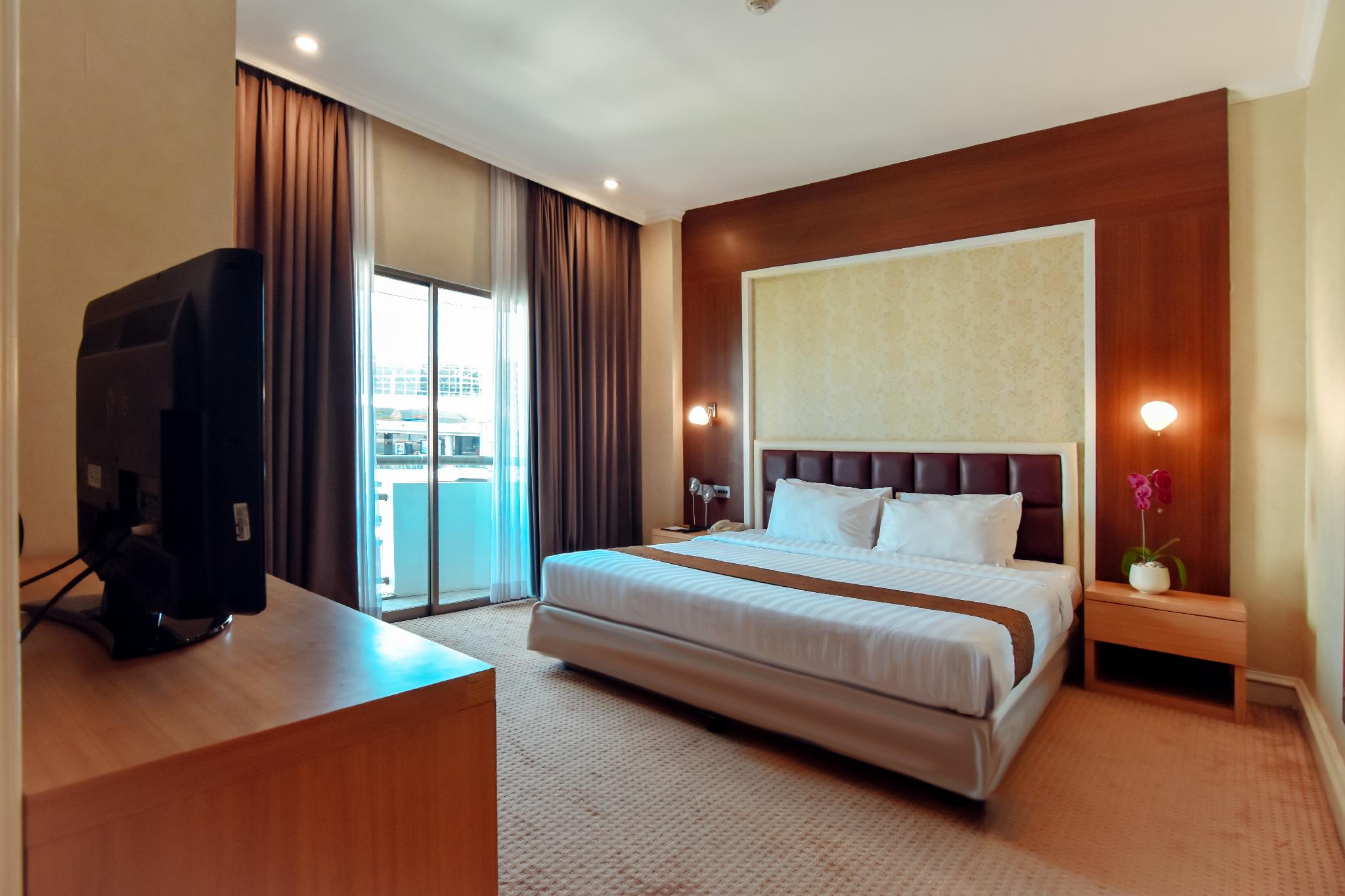 Deluxe, Luxury, Queen Bed