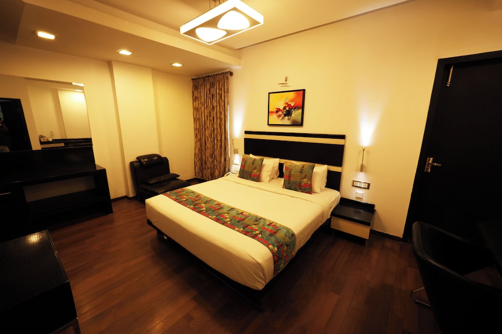 Mango Hotels - Purple Brigade 21/50
