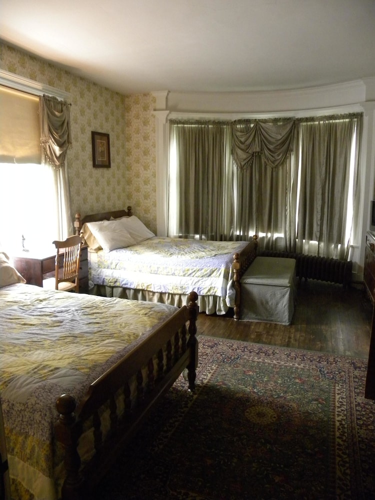 Victorian Charm Inn 18/47