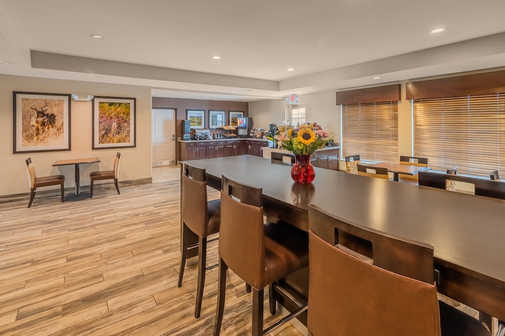 Landmark Suites 36/50