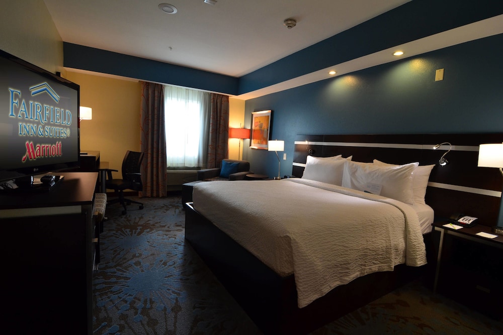 Fairfield Inn and Suites by Marriott North Spring 10/27