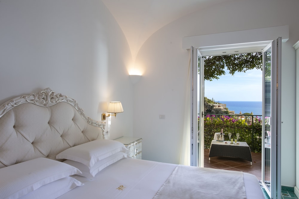 DELUXE, SUITE, SEA VIEW