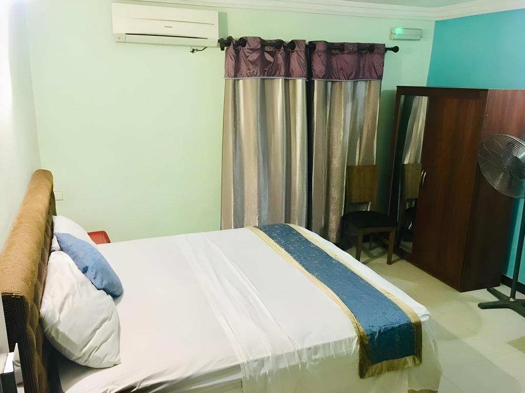 HOME INN HOTEL AND SUITES 21/33