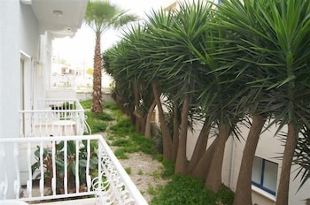 Antonis G Hotel Apartments 41/50