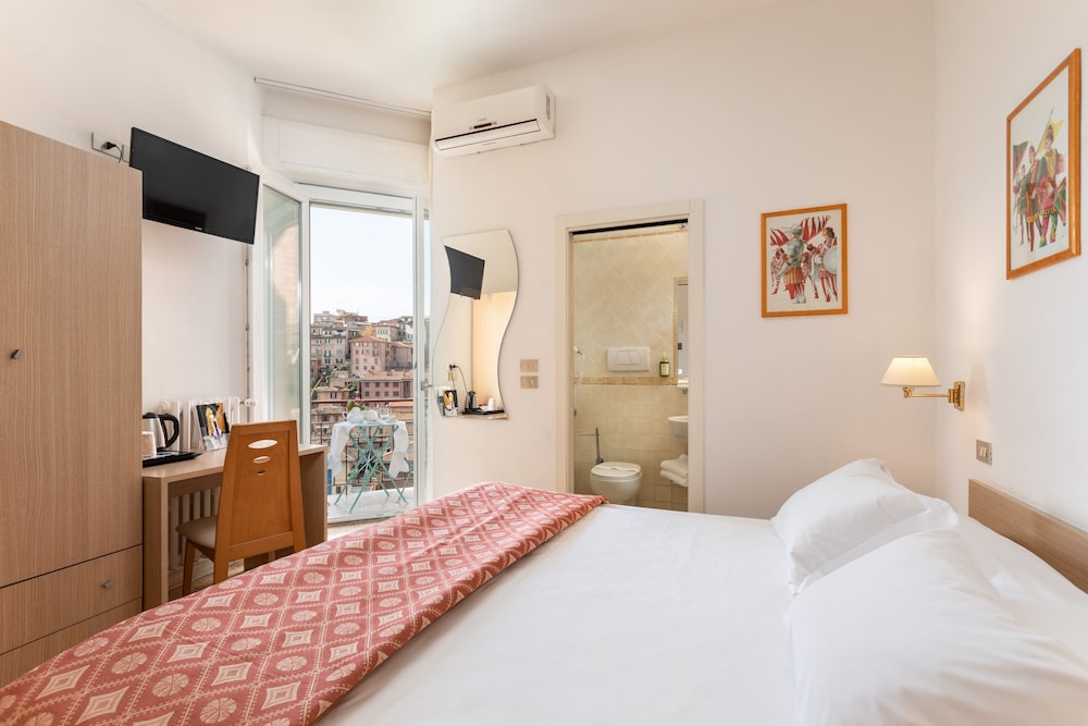 STANDARD, DOUBLE BED, CITY VIEW