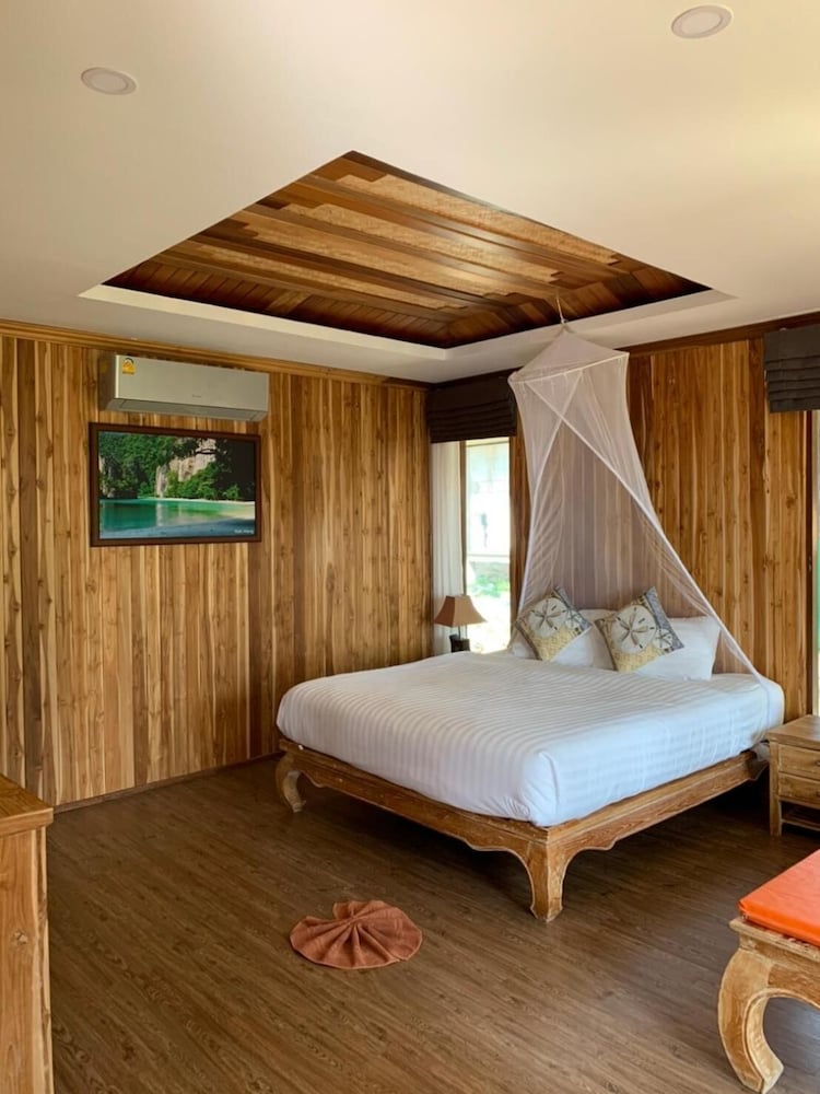 Thiw Son Beach Resort 14/70
