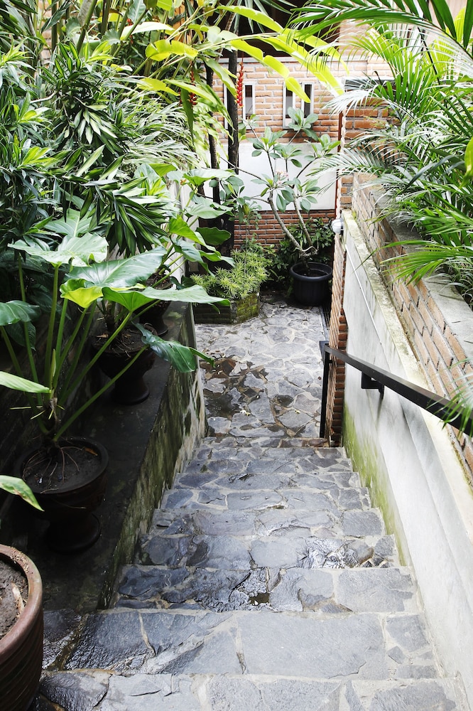 Joglo Mandapa Boutique Hotel and Resto 28/36