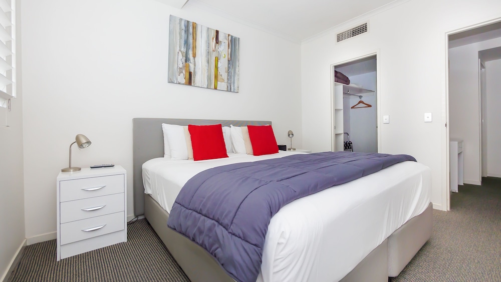 Swell Resort Burleigh Beach 25/50