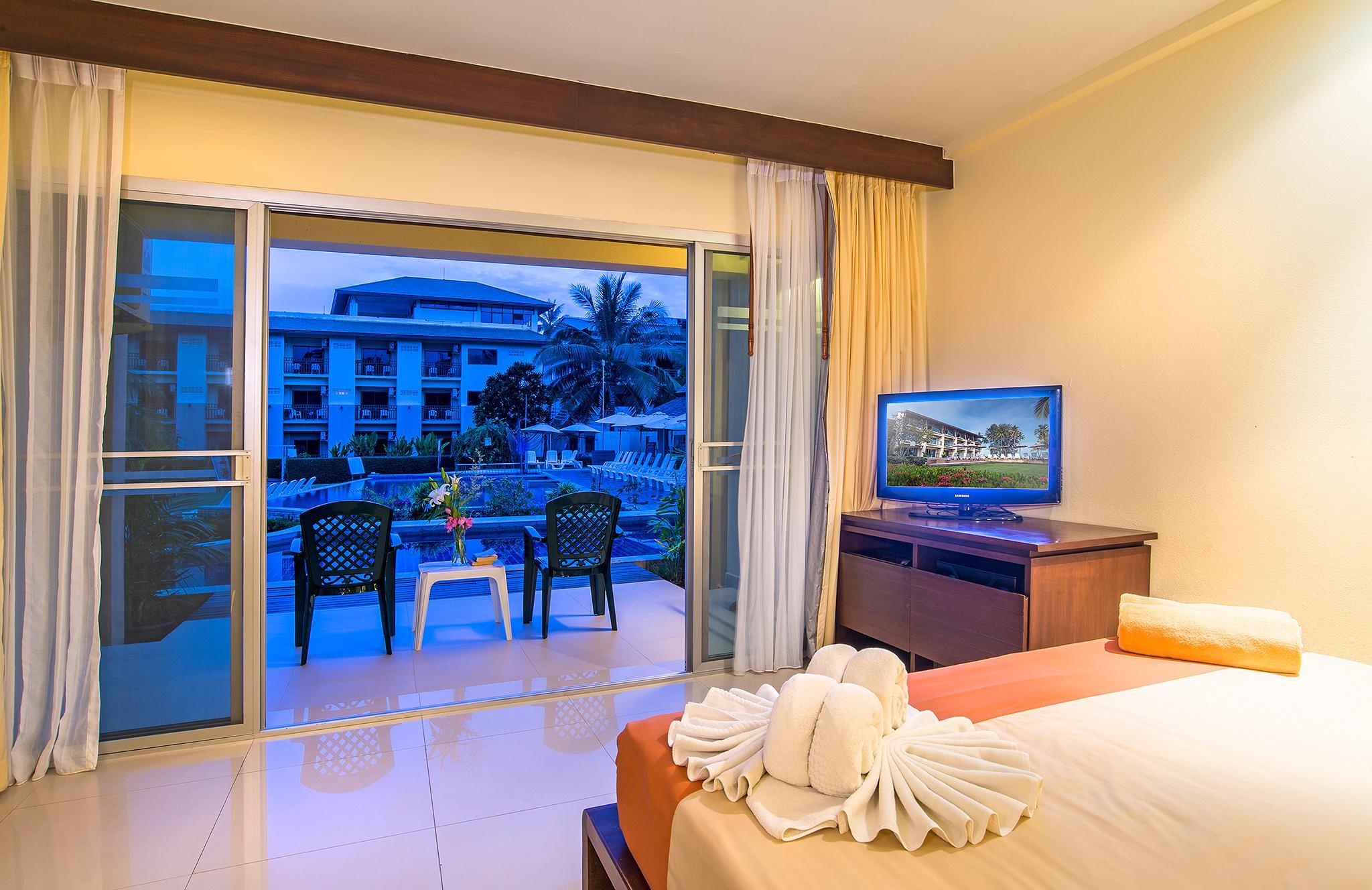 Room, Pool Access