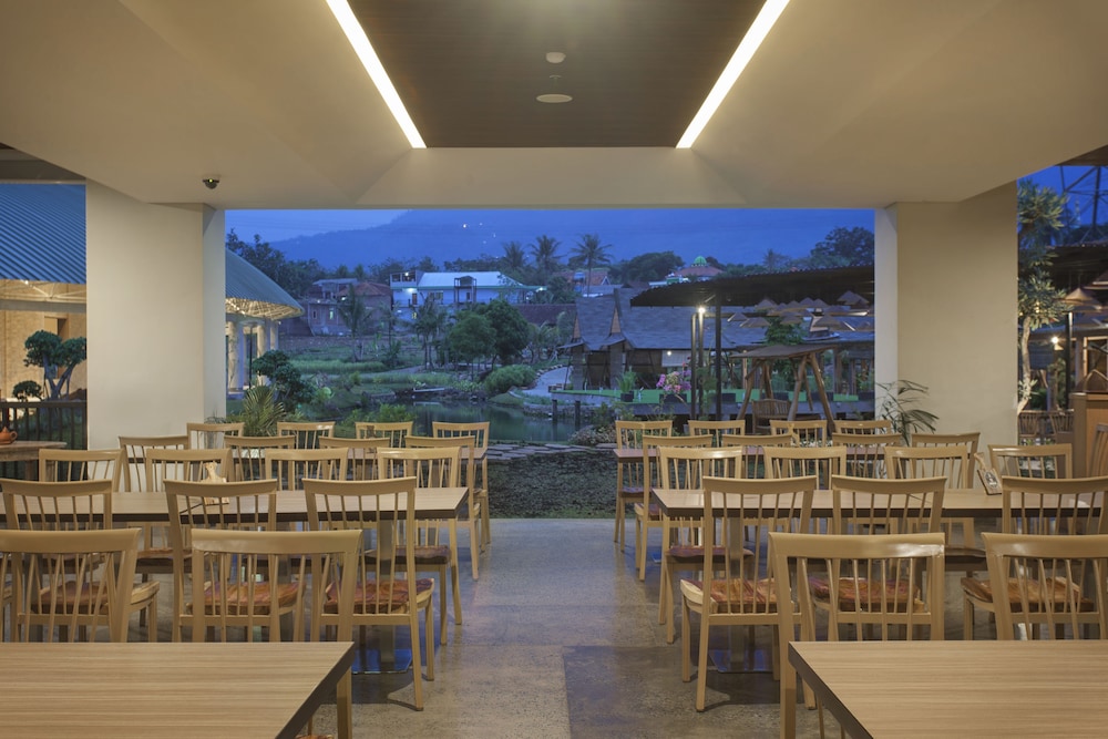 The Wujil Resort and Conventions Semarang 28/43