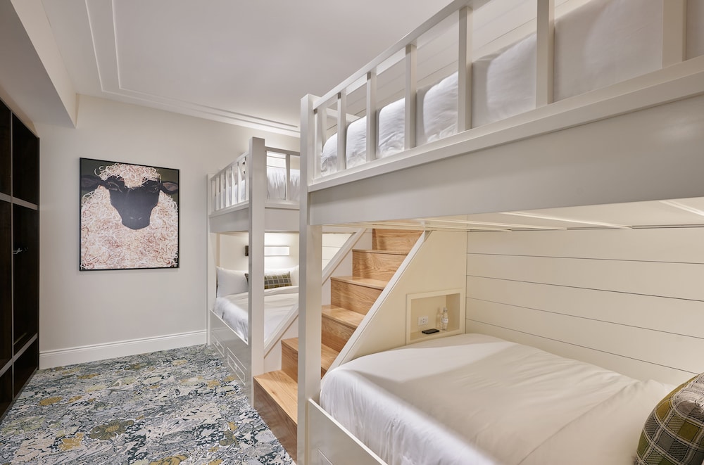 The Inn At Meadowbrook 10/50