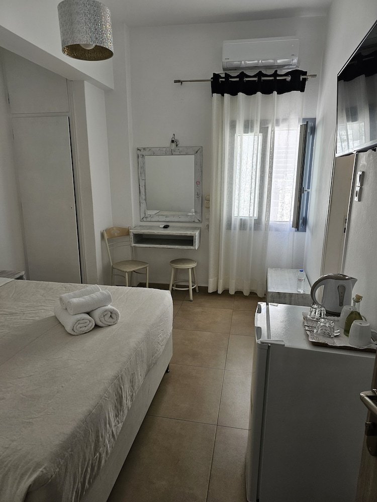 Leta Santorini 12/50