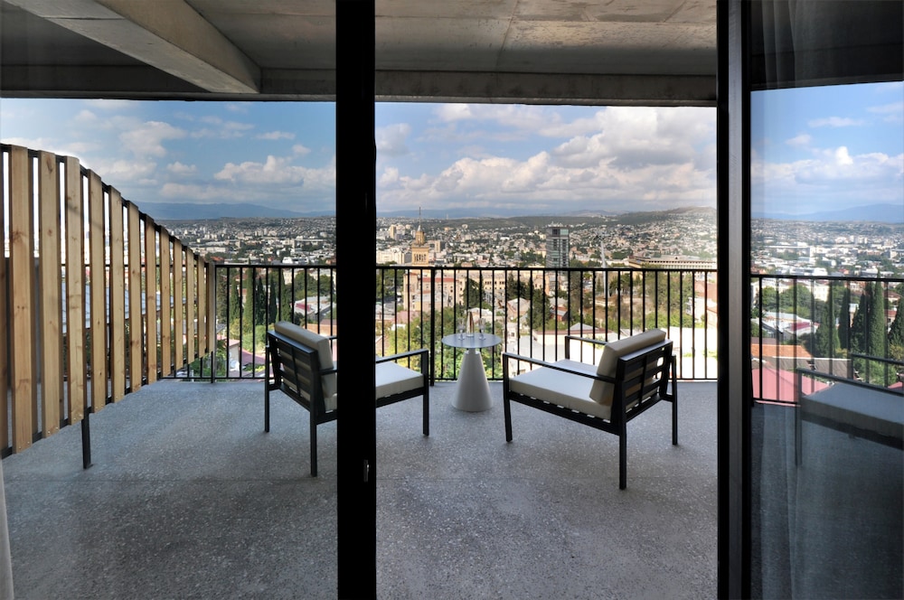 Castor and Pollux Hotel 37/69