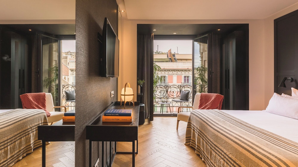 GRAND, FAMILY, SUITE