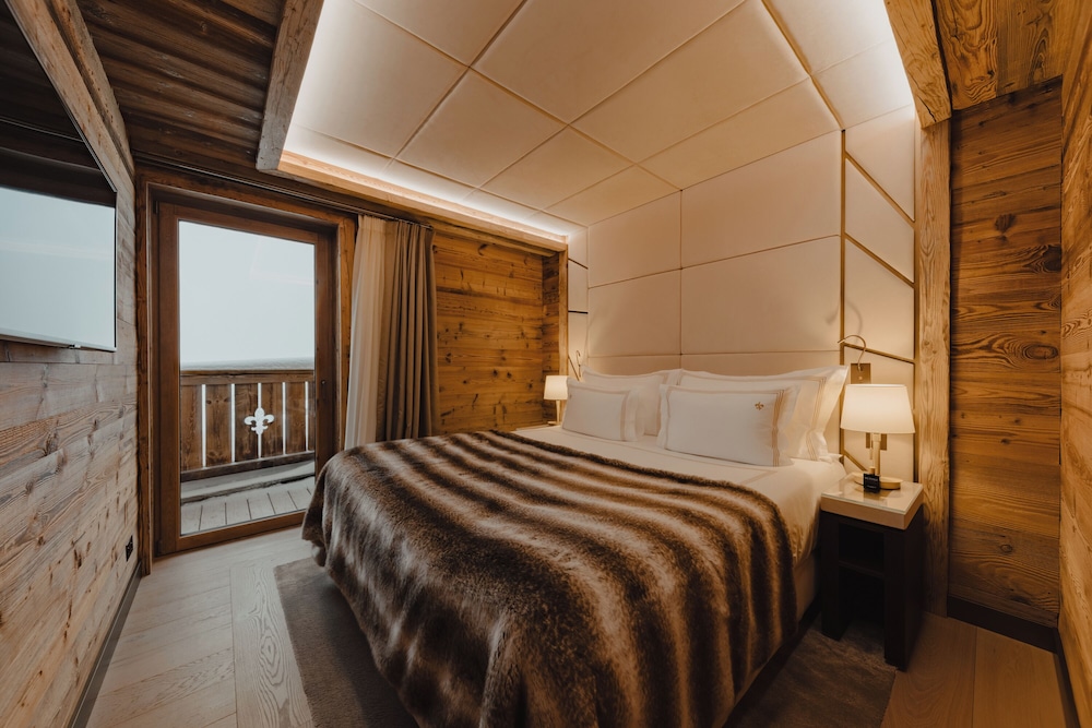 SIGNATURE, CHALET, KING BED