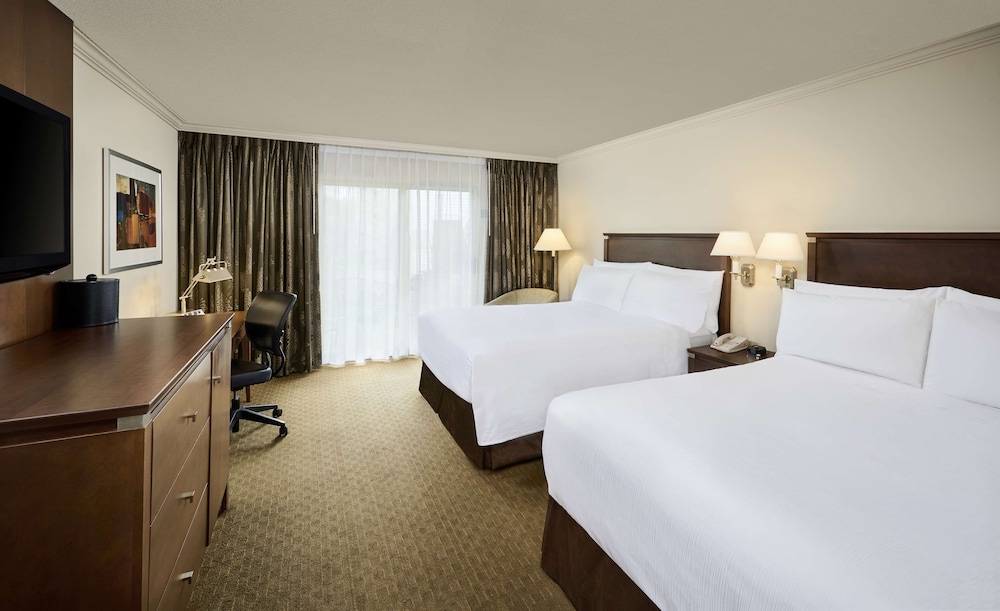 Standard, 2 Queen Beds, Atrium View, Patio