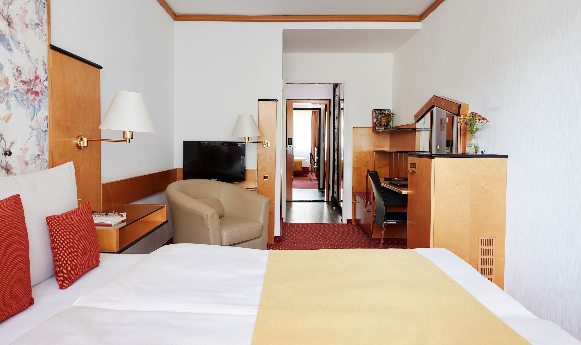 DELUXE, DOUBLE BED