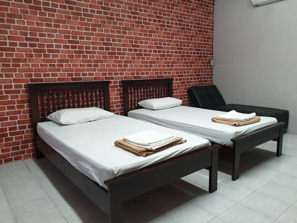 Super Hostel 36/54