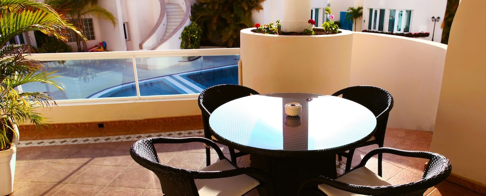 Flamingo Suites 8/50