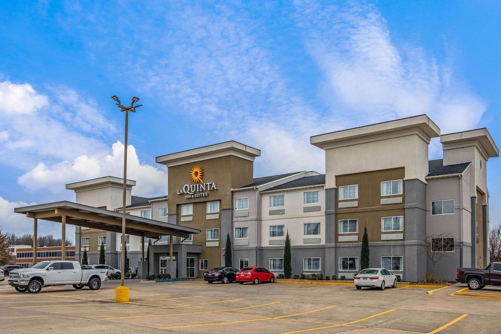 La Quinta Inn & Suites by Wyndham Fayetteville 2/59