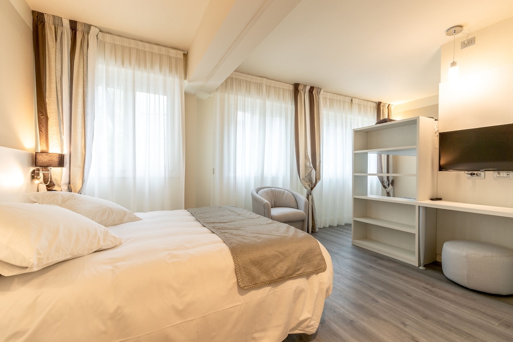 La Dolce Vita Hotel 14/30
