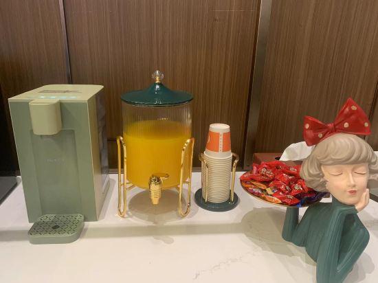 Orange Hotel (Beijing Xizhimen Xinjiekou Subway Station) 8/14