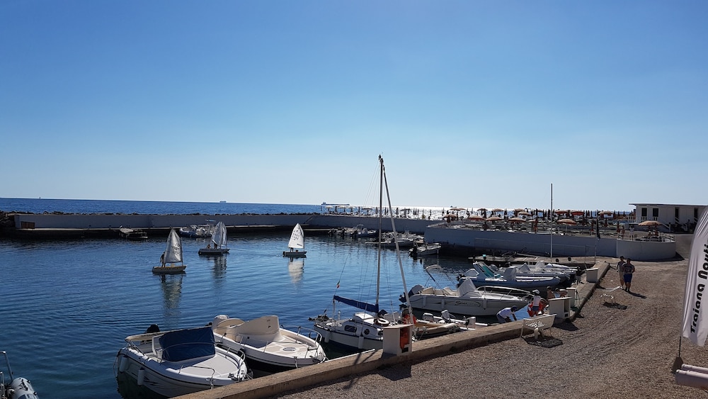Mercure Civitavecchia Sunbay Park Hotel 61/65