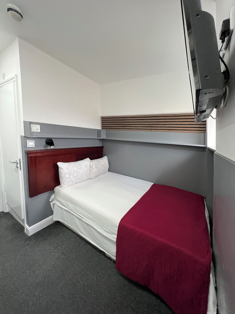 ROOM, SINGLE